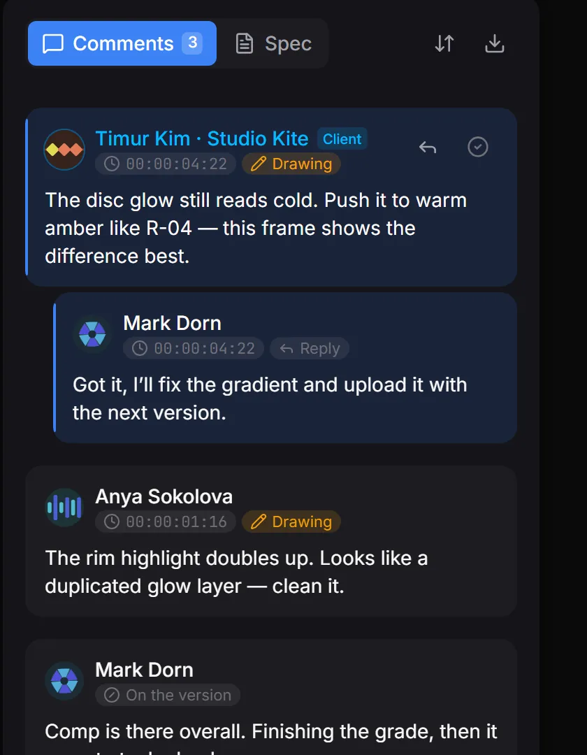 Comments panel: a message from the client tagged “Client”, a threaded reply and a general comment on the version